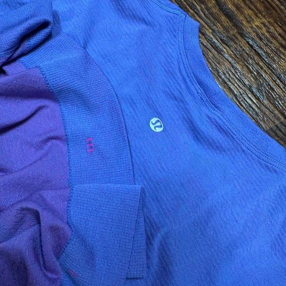Lululemon Swiftly Relaxed Long-Sleeve Shirt
Ripple Wave Wild Indigo / Sonic Pink - Picture 6 of 8